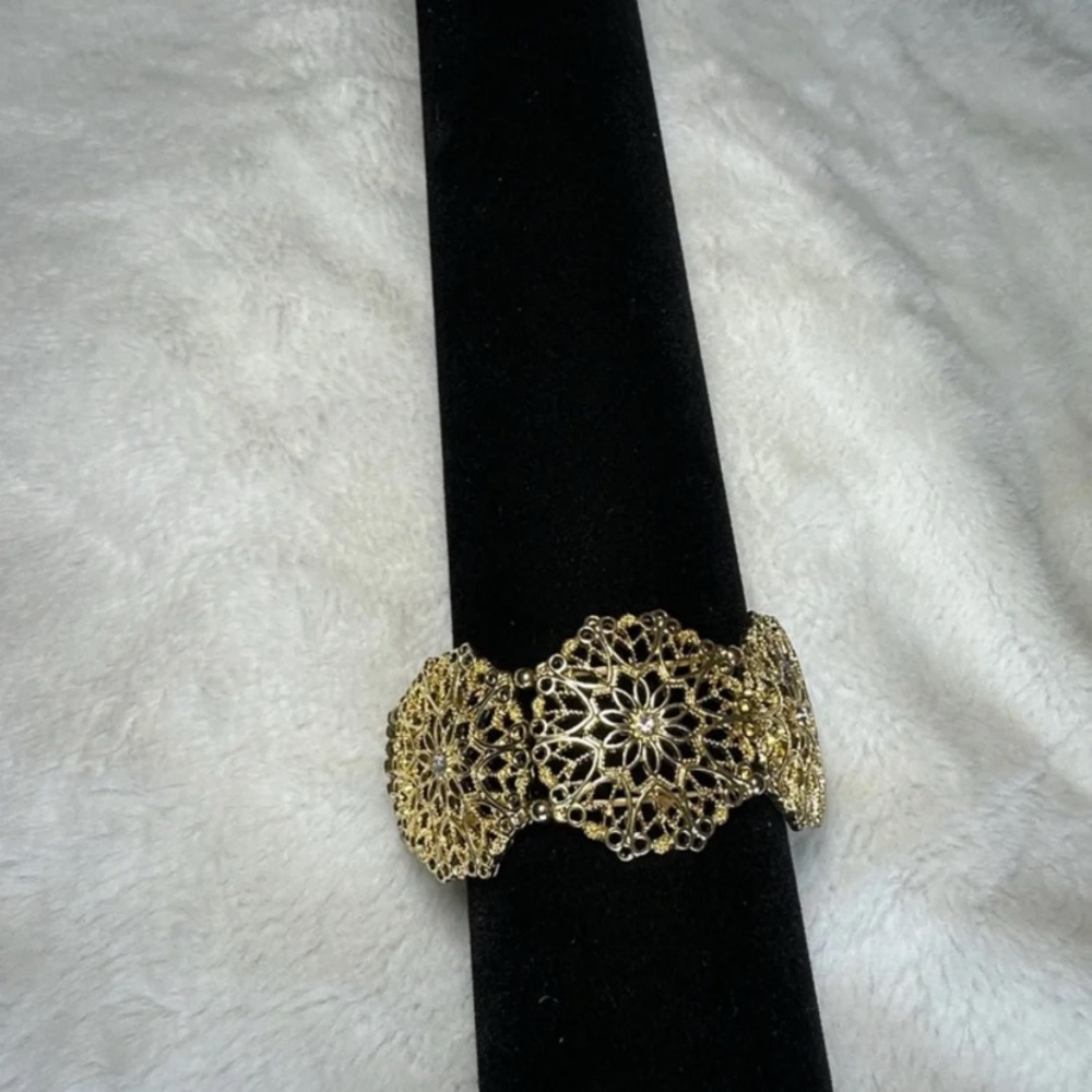 Gold Filigree Floral Stretch Bracelet